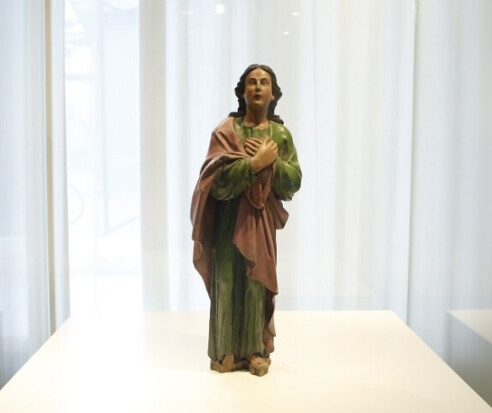 Выставка деревянной скульптуры «Предстоящие у креста»